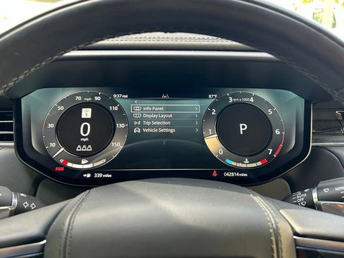 Used 2025 Land Rover Range Rover Sport SE AWD/4WD image 18
