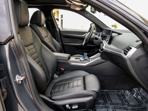 Used 2022 BMW i4 eDrive40 w/ M Sport Package RWD image 31