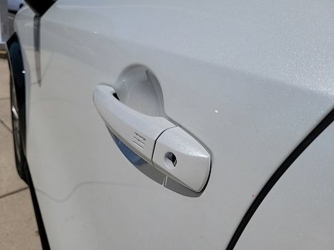 Used 2024 Nissan Ariya AWD image 10