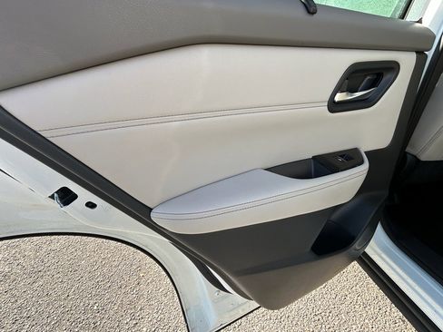 Used 2023 Nissan Rogue SL w/ SL Premium Package image 28