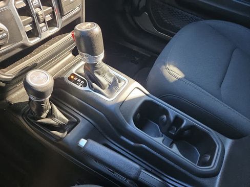 Used 2023 Jeep Wrangler Unlimited w/ Sun & Screen Package AWD/4WD image 28