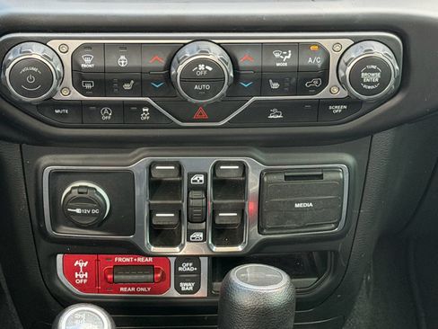Used 2023 Jeep Gladiator Rubicon w/ Cold Weather Group AWD/4WD image 11