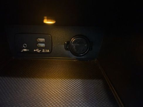 Used 2022 Subaru Crosstrek 2.0i Premium w/ Moonroof Package image 29