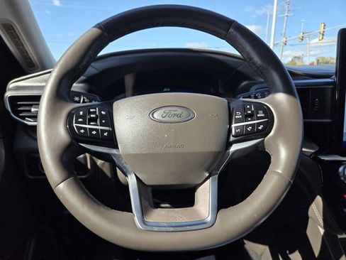 Used 2022 Ford Explorer Platinum w/ Equipment Group 601A image 18