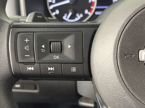 Used 2024 Nissan Rogue SV AWD/4WD image 16