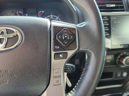 Used 2020 Toyota 4Runner SR5 AWD/4WD image 22