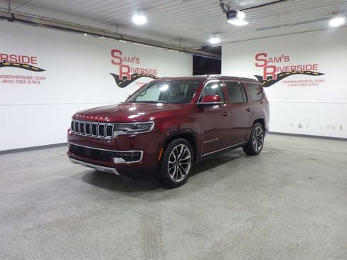 Used 2022 Jeep Wagoneer Series III w/ Premium Group I AWD/4WD image 1