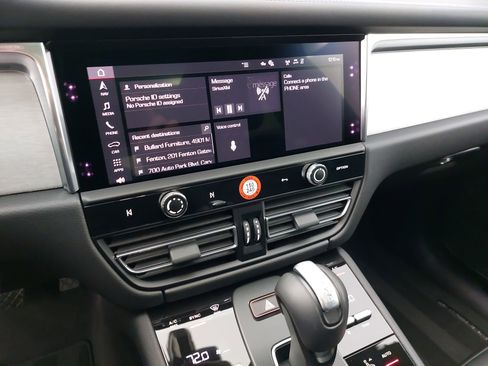 Used 2025 Porsche Macan Turbo image 22