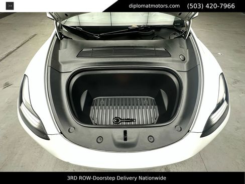 Used 2022 Tesla Model Y Long Range image 37