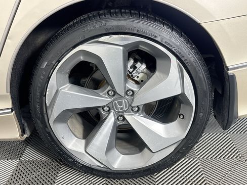 Used 2018 Honda Accord Touring image 35