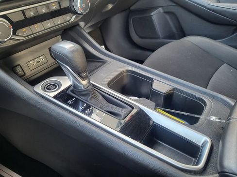 Used 2025 Nissan Sentra SV FWD image 19