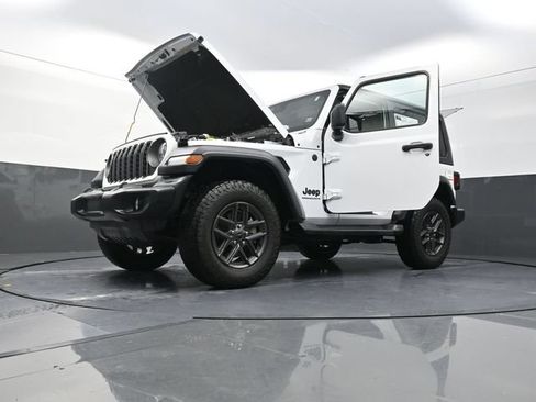 Used 2024 Jeep Wrangler Sport AWD/4WD image 30