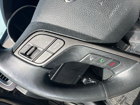 Used 2017 Hyundai Santa Fe Sport FWD image 30