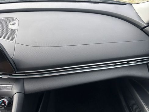 Used 2025 Hyundai Elantra SEL image 36