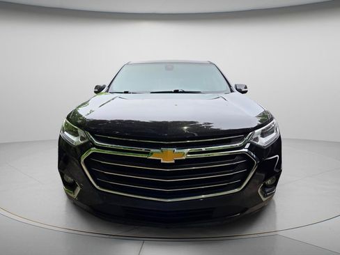 Used 2019 Chevrolet Traverse Premier w/ Driver Confidence II Package FWD image 3