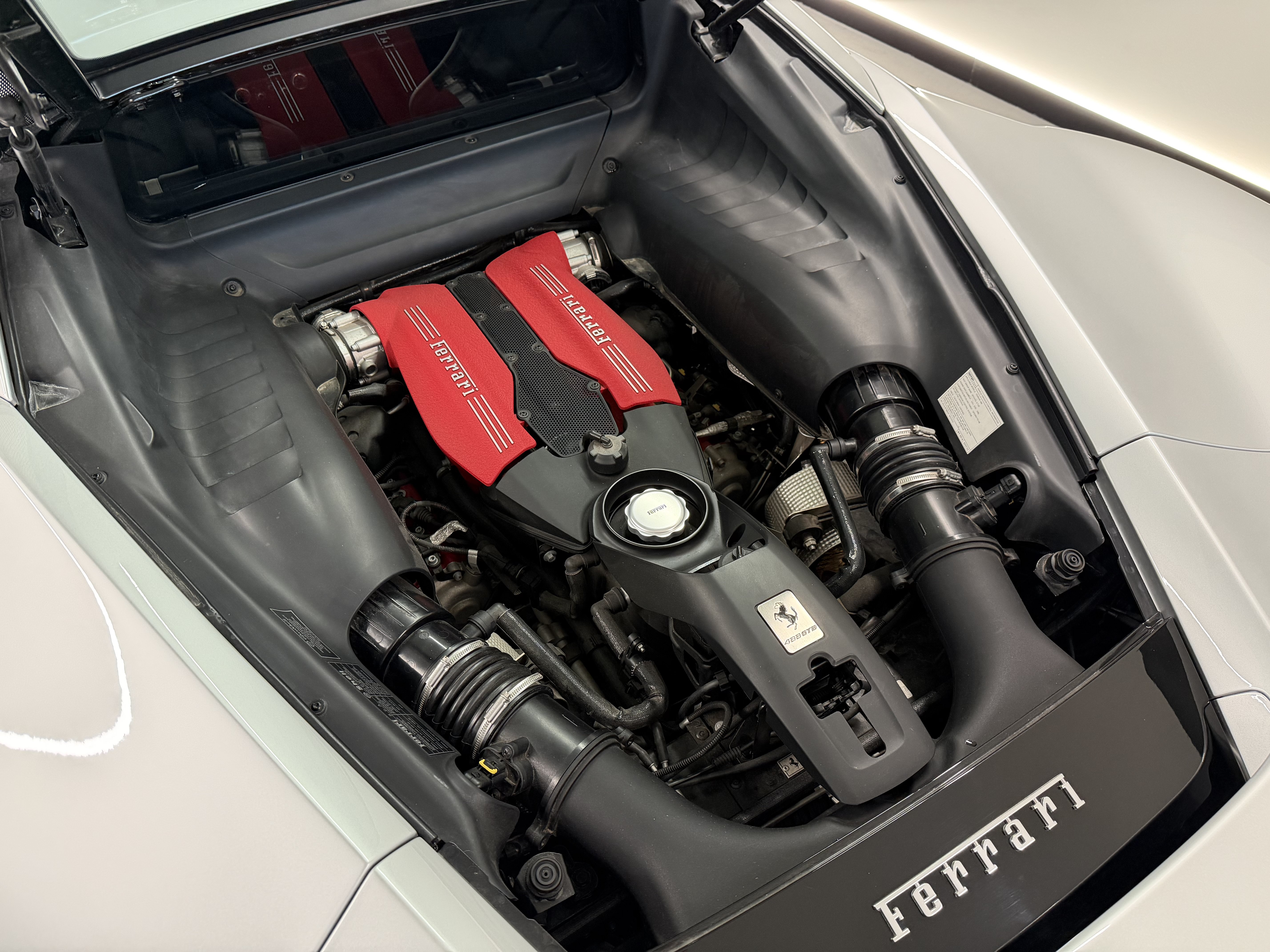 Used 2016 Ferrari 488 GTB RWD image 16
