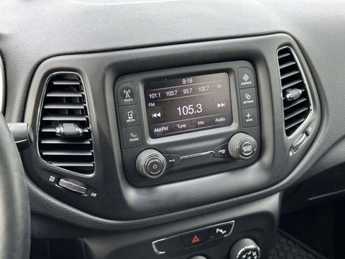 Used 2018 Jeep Compass Latitude w/ Safe & Security Group image 18