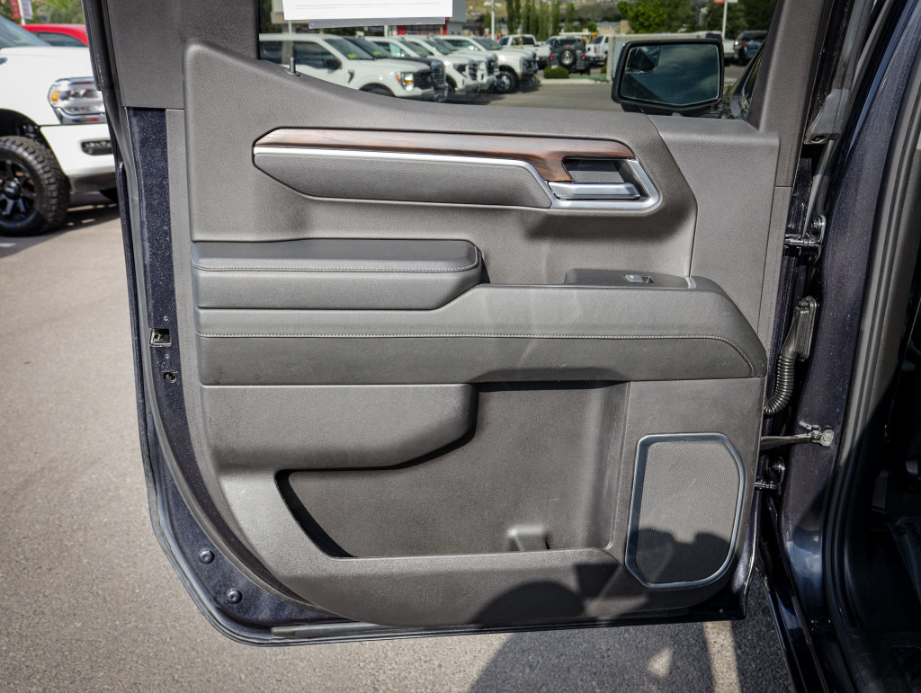 Used 2025 GMC Sierra 1500 SLT AWD/4WD image 33
