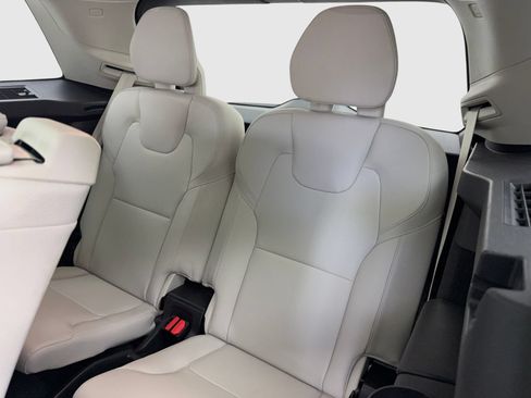 Used 2020 Volvo XC90 T5 Momentum w/ Protection Package Premier FWD image 40