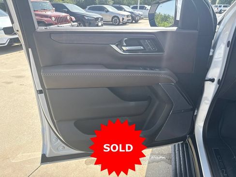 Used 2025 GMC Yukon XL Denali Ultimate AWD/4WD image 25
