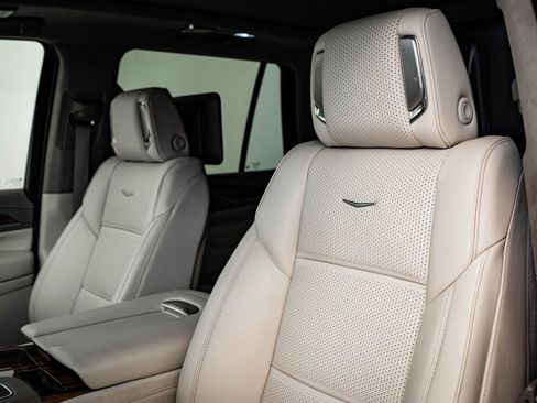 Used 2023 Cadillac Escalade Premium Luxury Platinum image 26