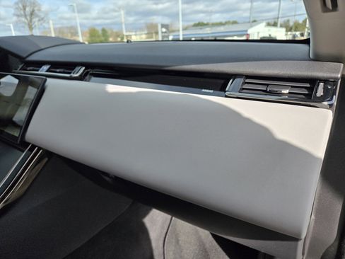 Used 2025 Land Rover Range Rover Velar Dynamic SE image 17