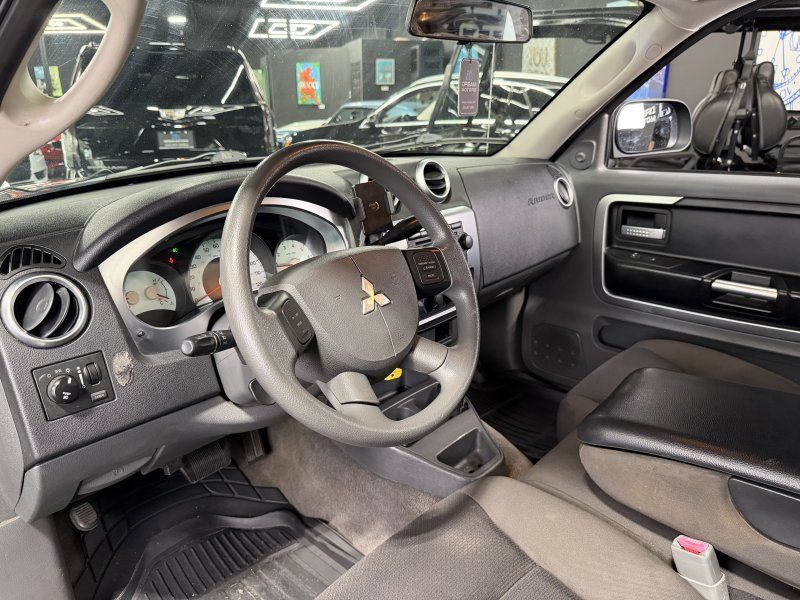 Used 2007 Mitsubishi Raider LS RWD image 9