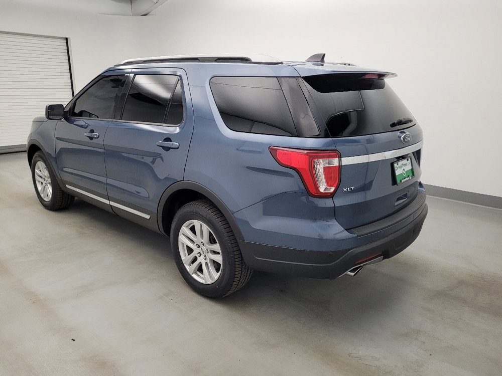 Used 2018 Ford Explorer XLT AWD/4WD image 3