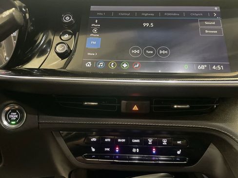 Used 2021 Buick Envision Essence FWD image 11