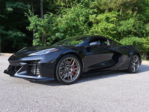 Used 2024 Chevrolet Corvette Z06 image 2