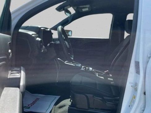 Used 2023 Chevrolet Colorado W/T image 9