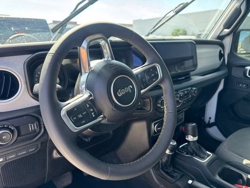 Used 2024 Jeep Wrangler Unlimited Sahara AWD/4WD image 10