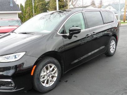 Used 2024 Chrysler Pacifica Touring-L
