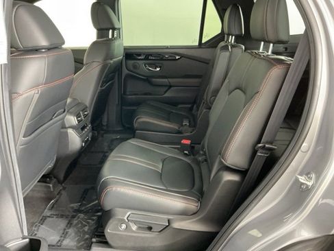 Used 2025 Honda Pilot TrailSport image 27