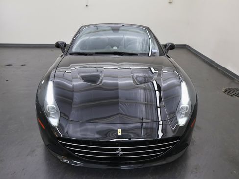 Used 2017 Ferrari California T image 10
