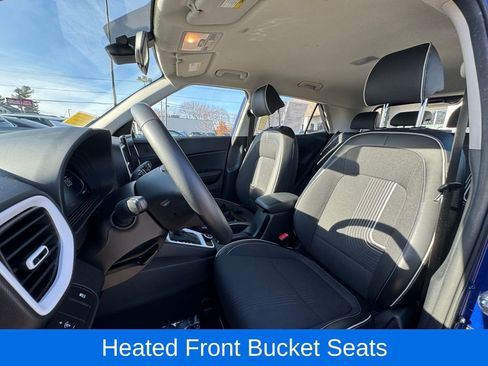 Used 2023 Hyundai Venue Limited image 19