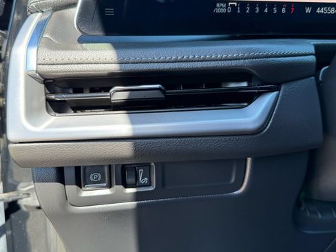 Used 2025 Cadillac XT4 Premium Luxury FWD image 15