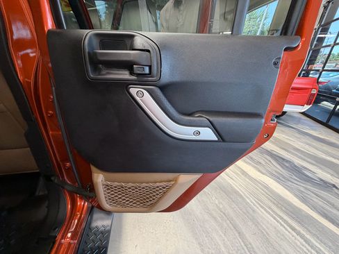 Used 2014 Jeep Wrangler Unlimited Sahara w/ Dual Top Group AWD/4WD image 40