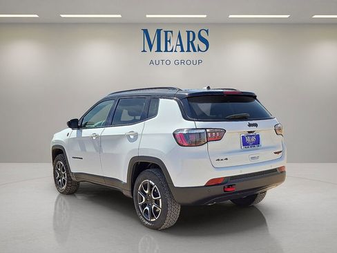 Used 2024 Jeep Compass Trailhawk image 3