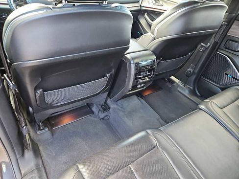 Used 2022 Jeep Grand Cherokee L Overland w/ Luxury Tech Group IV image 19