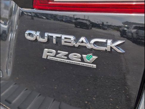 Used 2017 Subaru Outback 2.5i Limited image 8