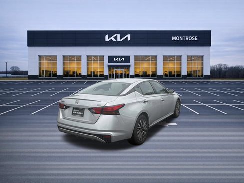 Used 2024 Nissan Altima 2.5 SV FWD image 6