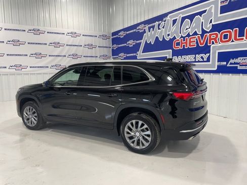 Used 2025 Buick Enclave Preferred image 6