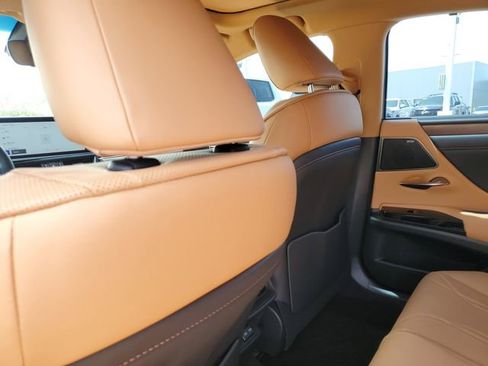 Used 2025 Lexus ES 350 Ultra Luxury w/ Accessory Package (Z1) FWD image 30