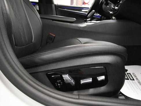 Used 2022 BMW M550i xDrive w/ Executive Package AWD/4WD image 29