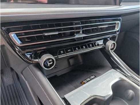 New 2026 Chevrolet Traverse LT w/ Driver Confidence Package image 21