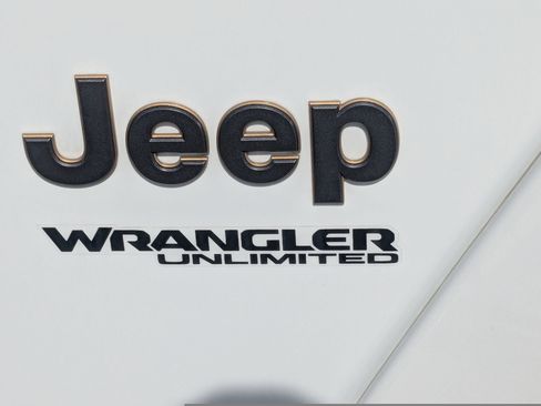 Used 2021 Jeep Wrangler Unlimited Rubicon w/ Xtreme Recon 35" Tire Package AWD/4WD image 14