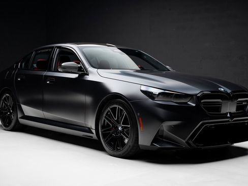 Used 2025 BMW M5 w/ Carbon Package image 90