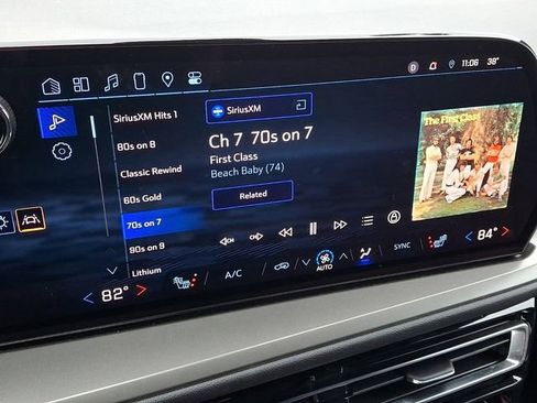 Certified 2025 Chevrolet Traverse LT image 18