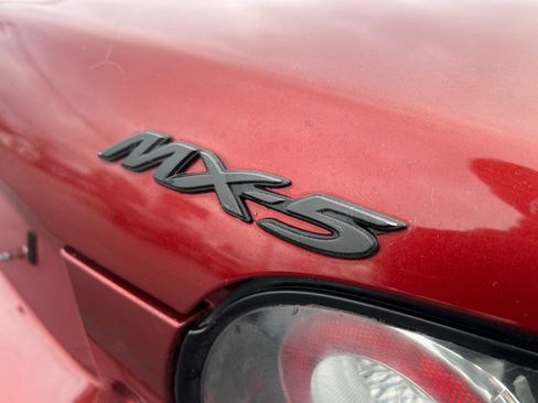 Used 2006 MAZDA MX-5 Miata Grand Touring w/ Premium Pkg image 30